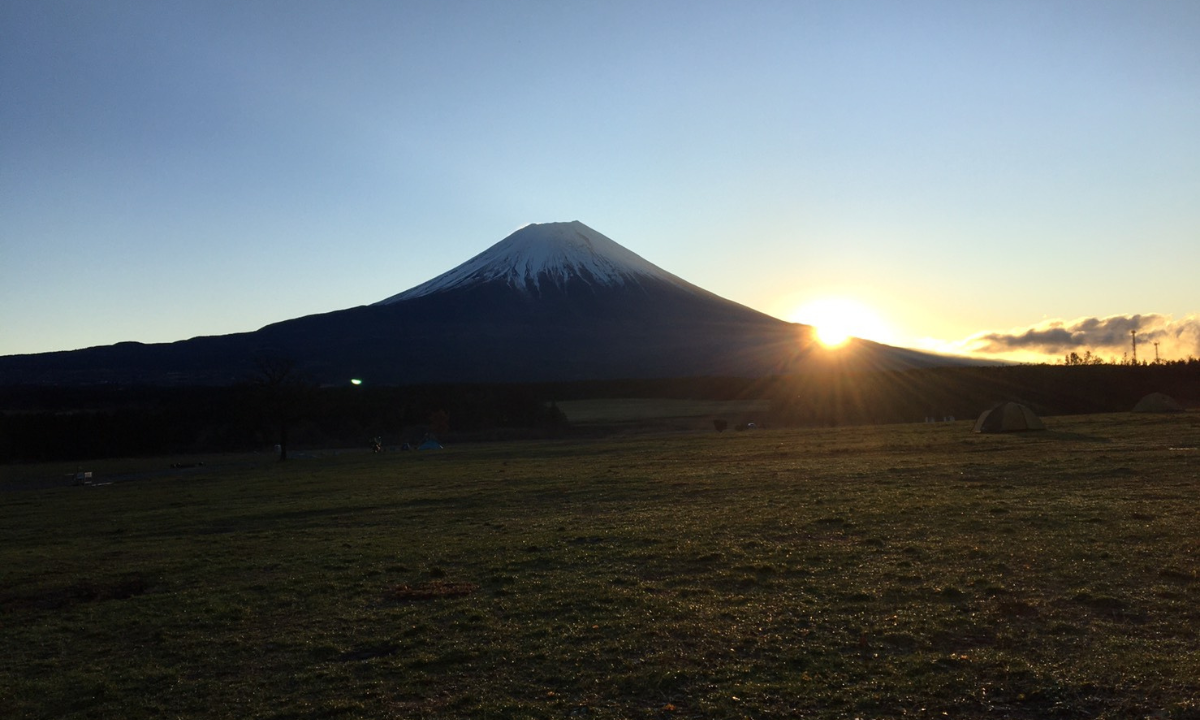 ふもとっぱらキャンプ場朝日と富士山