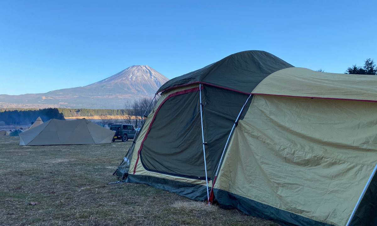 ふもとっぱらキャンプ場テントと富士山